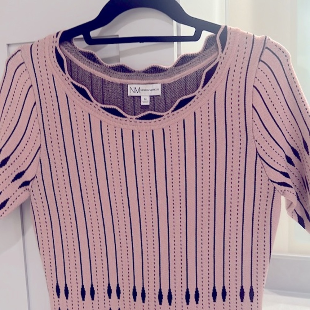 Luxury knit dress from Neiman Marcus. Like new condition. HUGE DISCOUNT - Picture 4 of 9